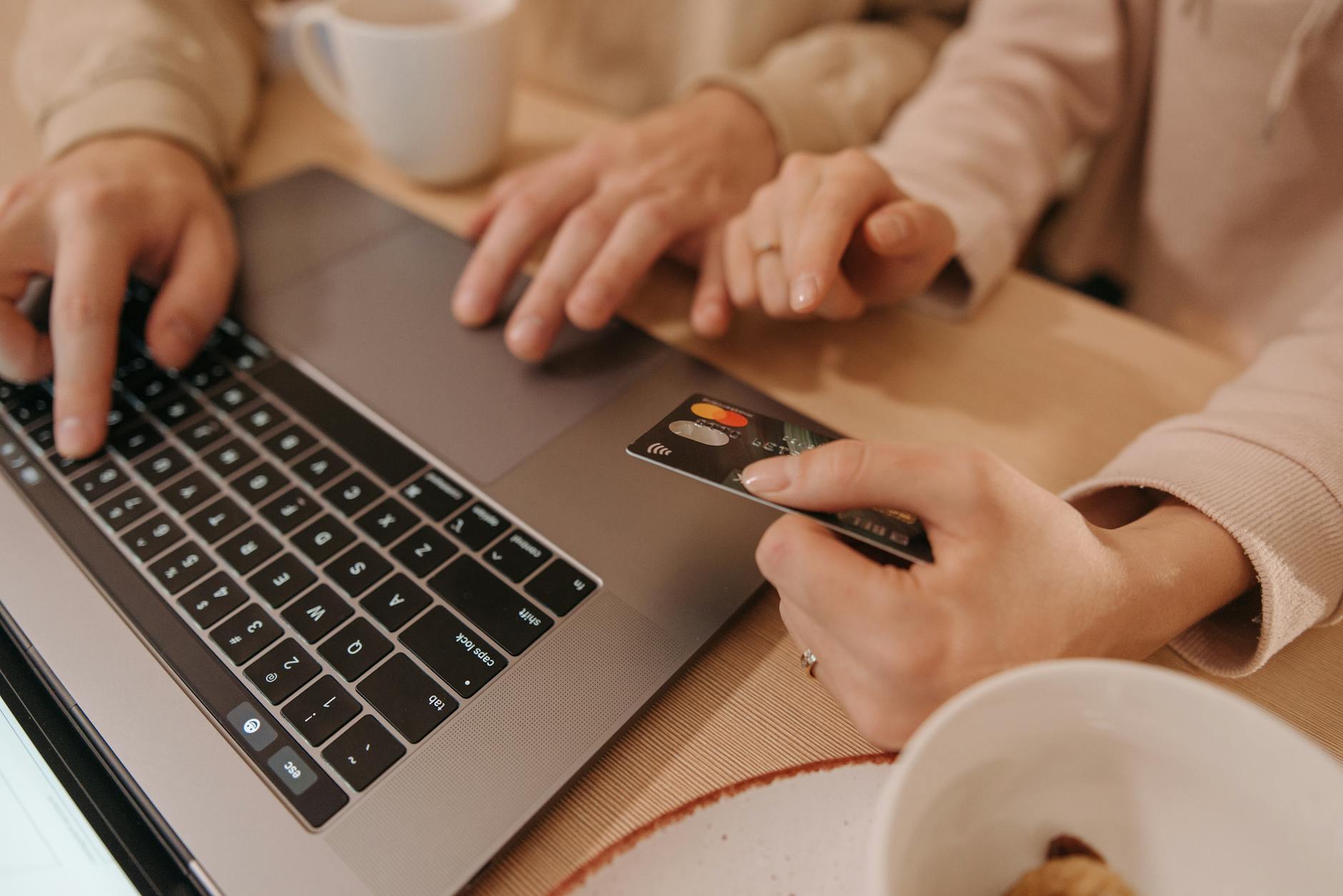TV online pe telefon, tabletă sau laptop – Fără cablu, fără stres